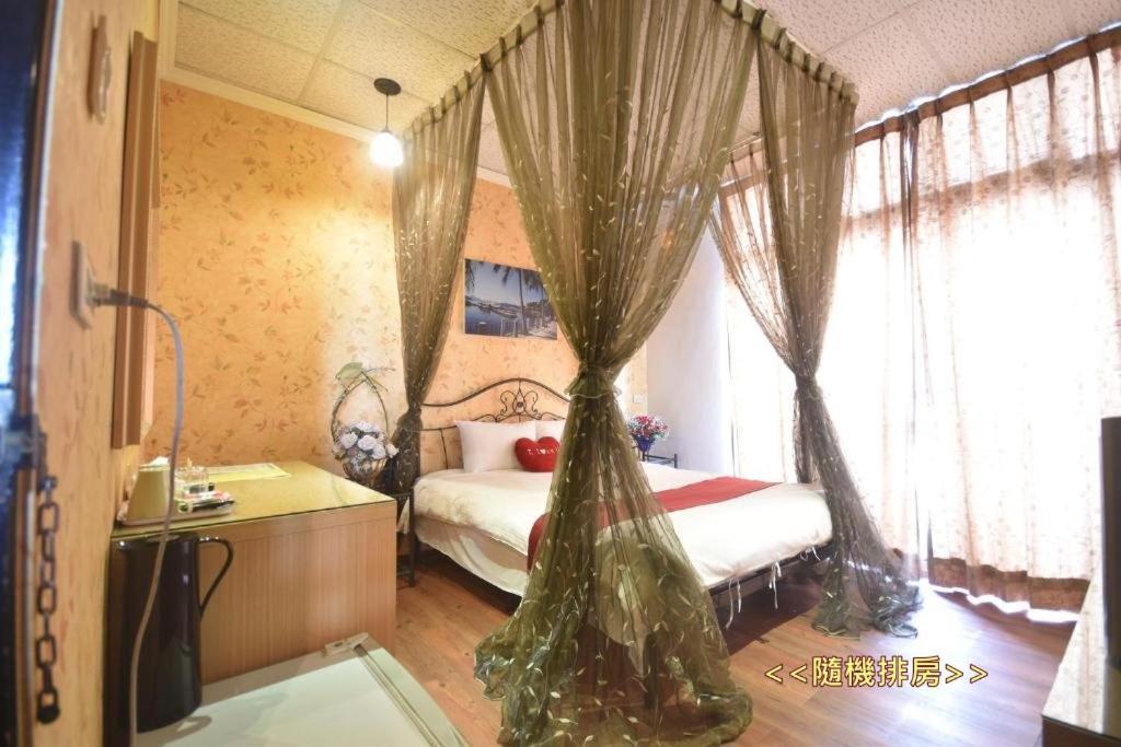 Sun Moon Love Hotel Nantou Bagian luar foto