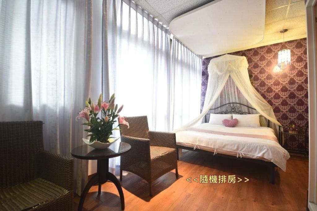 Sun Moon Love Hotel Nantou Bagian luar foto