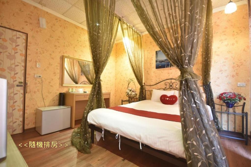 Sun Moon Love Hotel Nantou Bagian luar foto