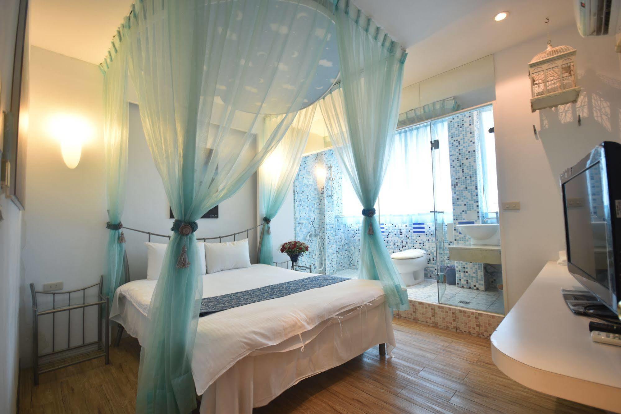 Sun Moon Love Hotel Nantou Bagian luar foto